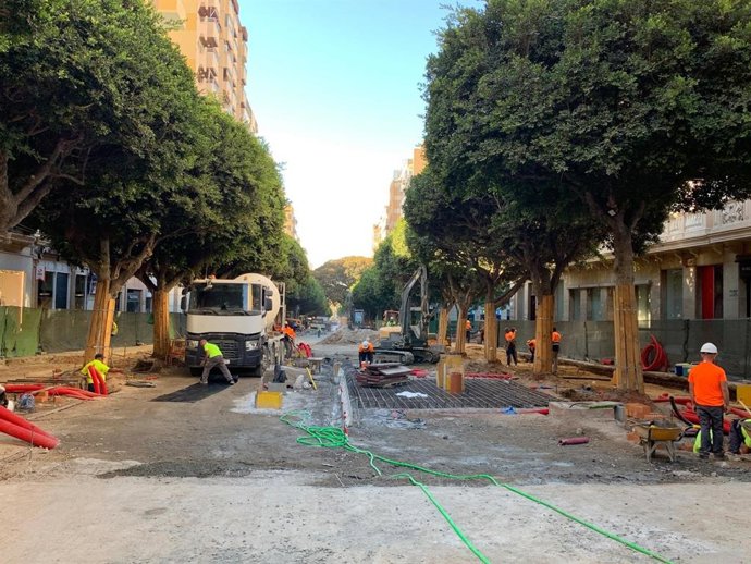 Obras en el Paseo de Almería.