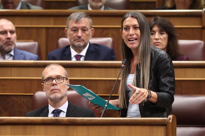La portavoz de Junts en el Congreso, Miriam Nogueras, interviene durante una sesión de control al Gobierno en el Congreso de los Diputados, a 17 de septiembre de 2025, en Madrid (España). El presidente del Gobierno, Pedro Sánchez, responde hoy en la sesió