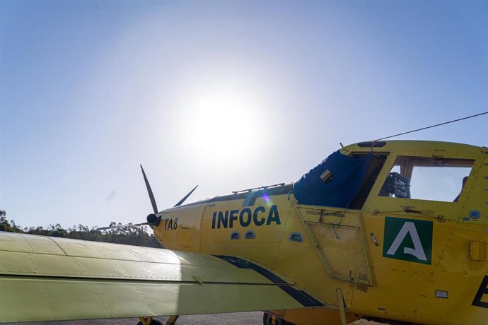 Aviones contra incendios modelo AT-802 en las pistas de Las Arenas, en Huelva, Andalucía, España.
