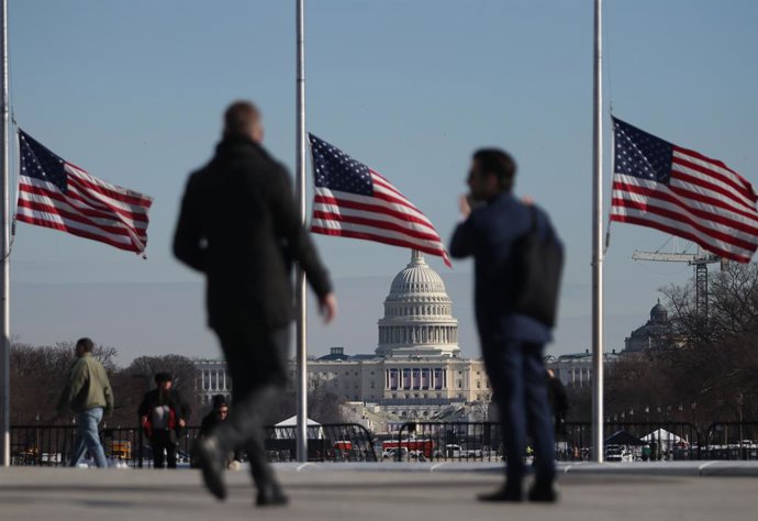 Archivo - January 17, 2025, Washington District of Columbia, USA: American flags are displayed on the West Front of the US Capitol building, where the presidential inauguration traditionally takes place. The inauguration ceremony for Trump will be moved i