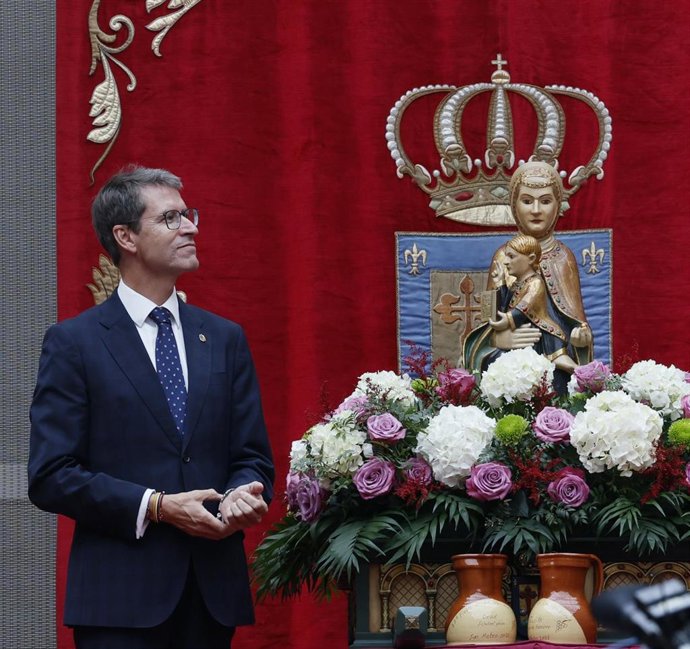 El presidente riojano, Gonzalo Capellán, en el acto institucional del Pisado de la Uva y Ofrenda del Primer Mosto a la Virgen de Valvanera (2025)