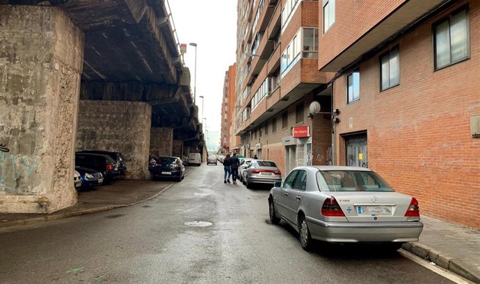 Archivo - Estado actual de la margen de los pares del paseo del Arco de Ladrillo, en Valladolid.