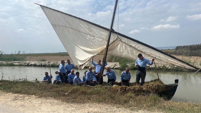 Barca en el Puerto de Catarroja en el Lago de La Albufera