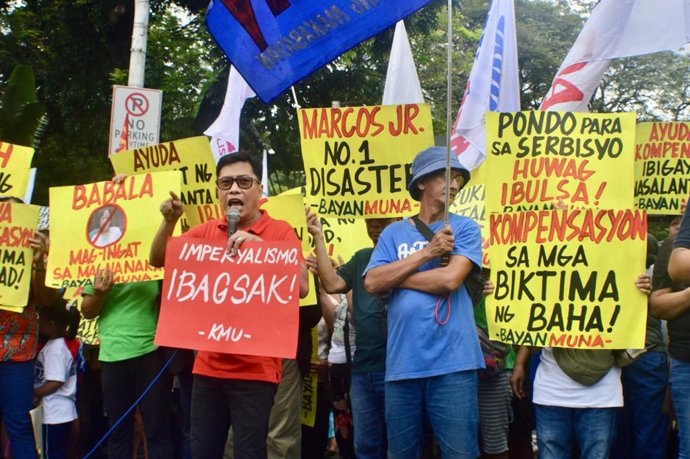 05 September 2025, Philippines, Manila: Multisectoral groups mobilized just outside of the House of Representatives in protest against the corruption under the ghost flood control projects of the Department of Public Works and Highways (DPWH) along with t