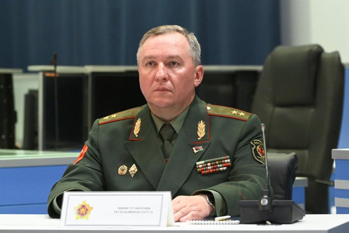 Archivo - RÚSSIA, SÃO PETERSBURGO - 27 de julho de 2025: O ministro da Defesa de Belarus, Viktor Khrenin, participa de uma reunião realizada como parte da viagem de trabalho do presidente Putin a São Petersburgo no Dia da Marinha Russa