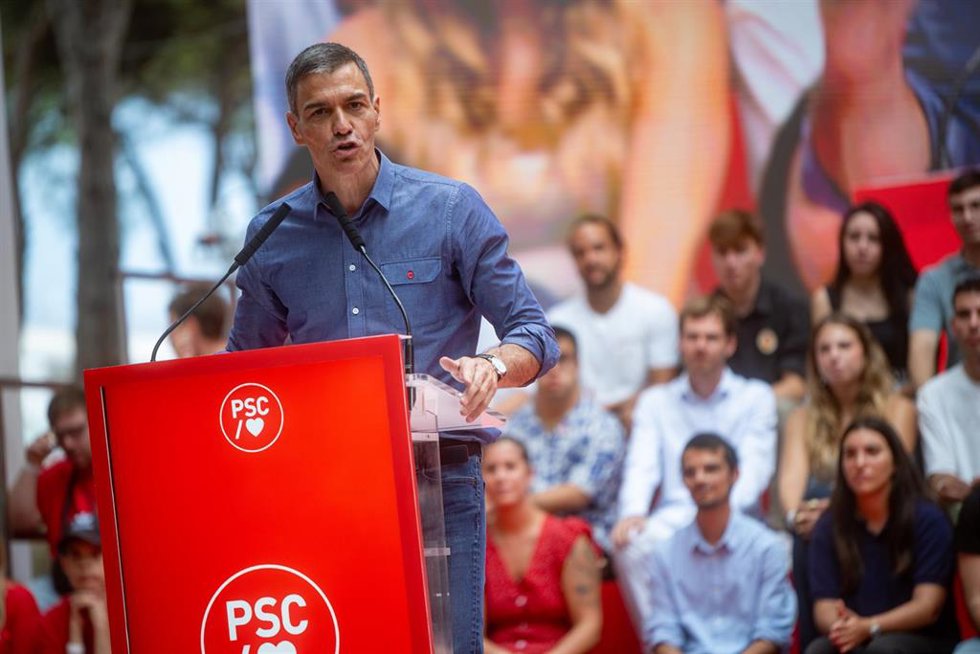 El presidente del Gobierno, Pedro Sánchez, interviene durante la Fiesta de la Rosa del PSC, a 21 de septiembre de 2025, en Gav, Barcelona, Cataluña (España). La fiesta de la Rosa es el gran acto anual del PSC concebido como la puesta de largo e inaugur