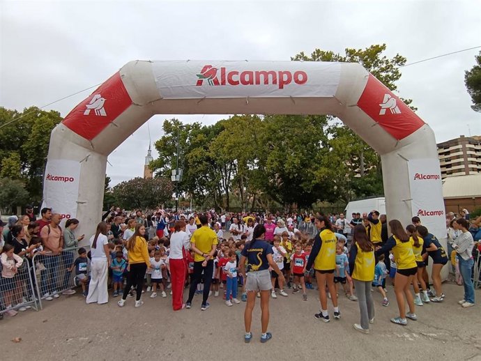 Momento de la salida de la XIX Carrera de la INfancia de Zaragoza.