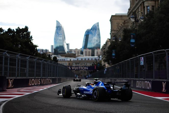 55 SAINZ Carlos (spa), Williams Racing FW47, action during the 2025 Formula 1 Qatar Airways Azerbaijan Grand Prix, 17th round of the 2025 FIA Formula One World Championship from September 19 to 21, 2025 on the Baku City Circuit, in Baku, Azerbaijan - Phot