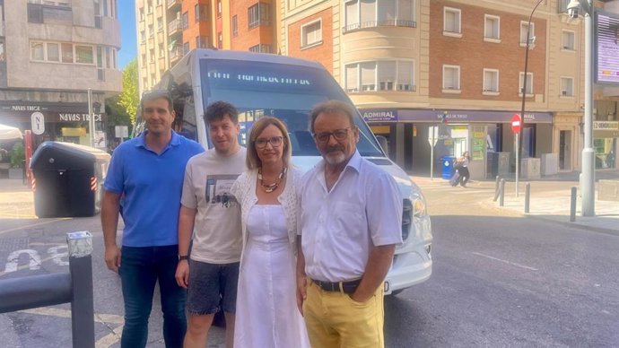 Bus en el barrio Valdeastillas.