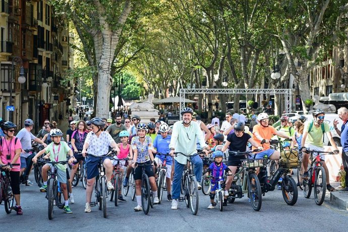 Un centenar de personas participan en Palma en una 'Bicicletada' para celebrar la Semana Europea de la Movilidad