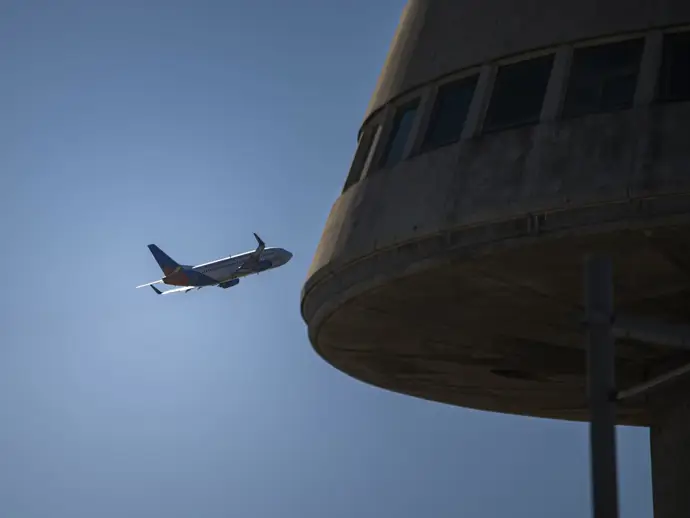 Un avión en el aeropuerto de Barcelona