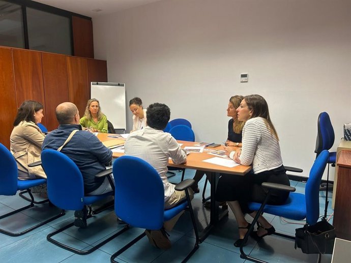 Reunión preparatoria en la concejalía de Educación y Salud Pública con representantes de los colegios profesionales.