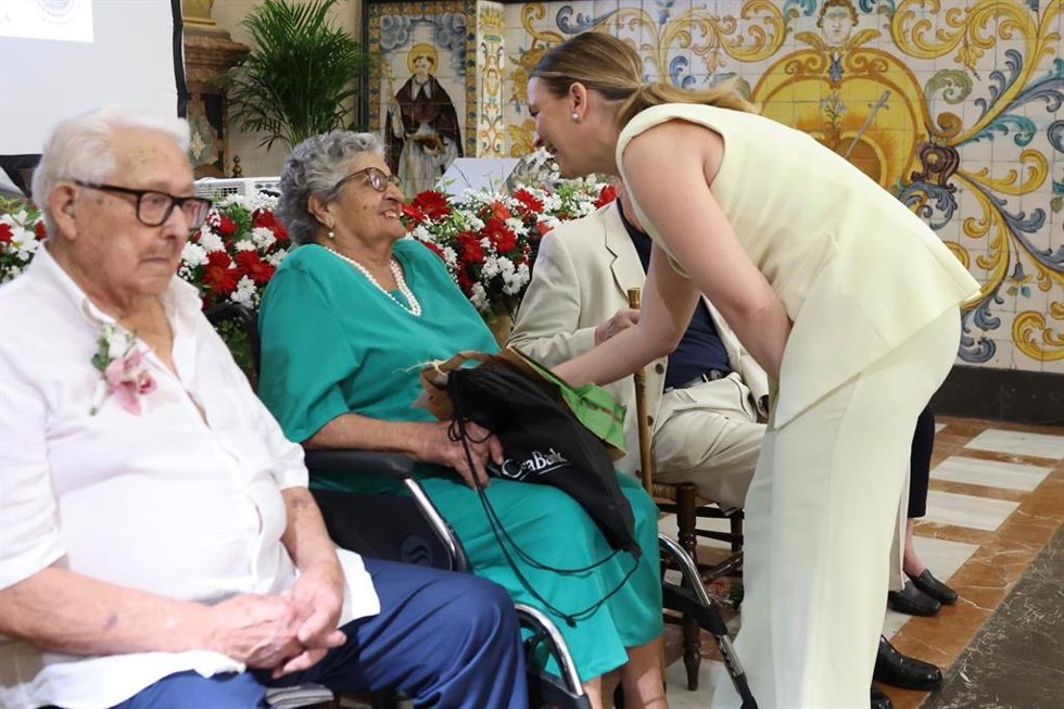 La presidenta del Govern, Marga Prohens, participa en el 57 Homenaje a la Vejez en Bunyola