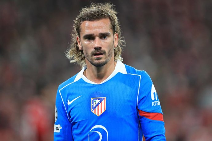 17 de setembro de 2025, Liverpool, Merseyside, Inglaterra: 17 de setembro de 2025; Anfield, Liverpool, Merseyside, Inglaterra; Liga dos Campeões da UEFA de Futebol, Liverpool versus Atlético de Madri; Antoine Griezmann do Atlético de Madri