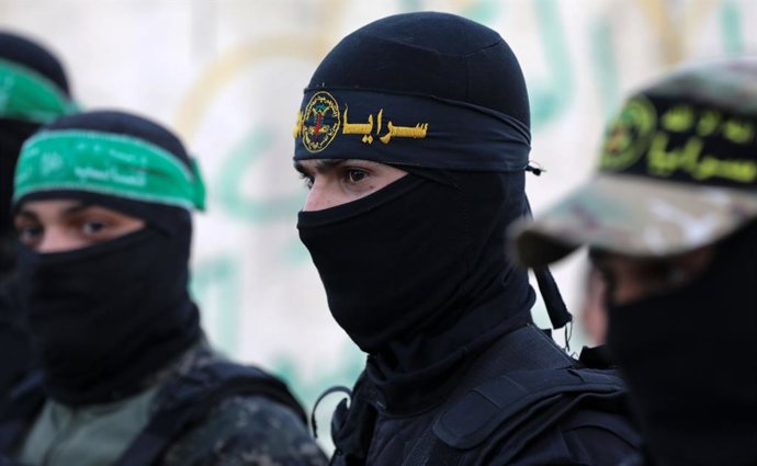 Archivo - May 12, 2019 - Gaza City, Gaza Strip, Palestinian Territory - Palestinian militants of Ezzeddin al-Qassam brigades, loyal to Hamas movement, and Al-Quds brigades, loyal to Islamic Jihad movement, patrol in a street, in Gaza city on May 12, 2019.