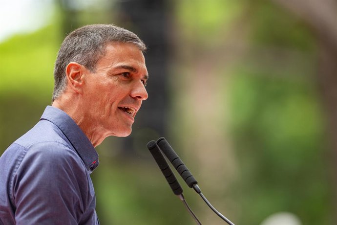 El presidente del Gobierno, Pedro Sánchez, interviene durante la Fiesta de la Rosa del PSC, a 21 de septiembre de 2025, en Gavà, Barcelona, Cataluña (España). La fiesta de la Rosa es el gran acto anual del PSC concebido como la puesta de largo e inaugurac