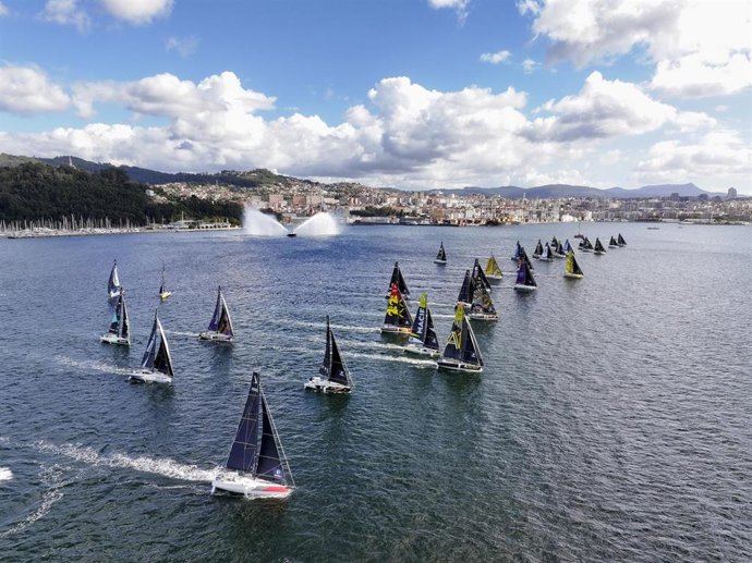 Vigo despide a La Solitaire du Figaro Paprec