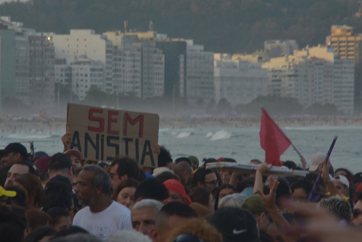 Decenas de miles de brasileños rechazan en las calles una amnistía a los condenados por el golpe de Estado 
