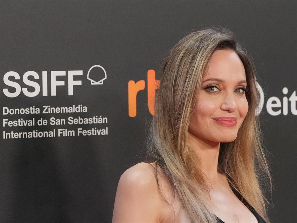 La actriz y directora Angelina Jolie durante la presentación de la película Couture, en la 73 edición del Festival de Cine de San Sebastián