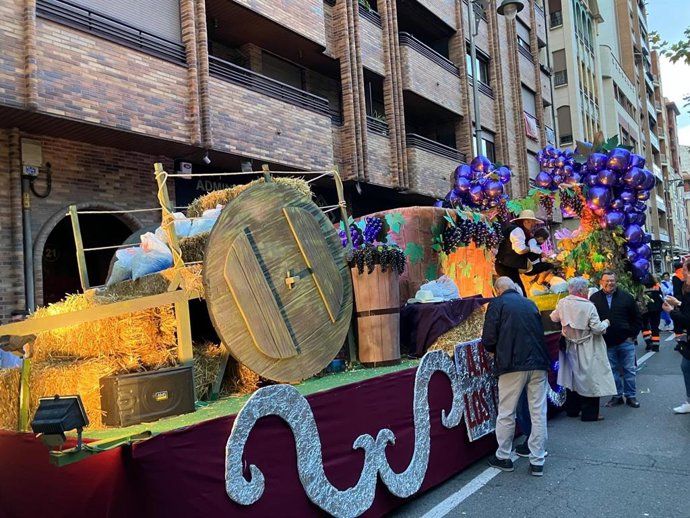 La carroza ganadora ha estado centrada en la vendimia