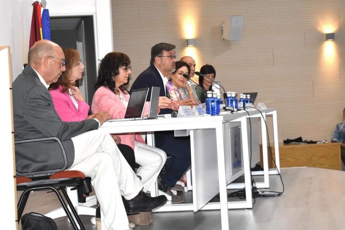 El consejero de Educación, Cultura y Deportes, Amador Pastor, durante la reunión que ha mantenido con los directores y directoras de los centros educativos de la provincia de Cuenca.