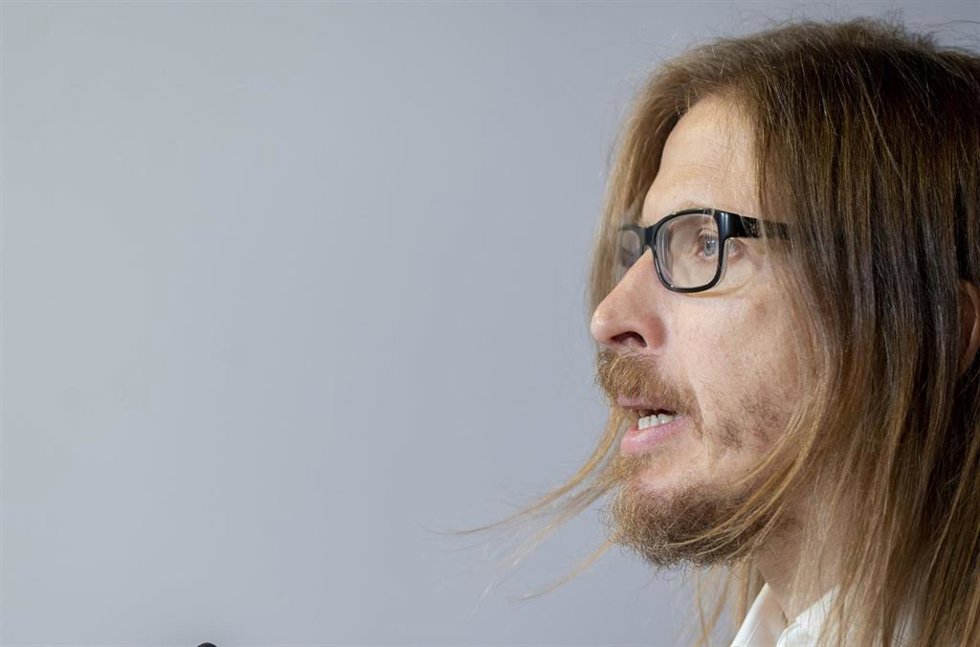 Archivo - El secretario de Organización y portavoz de Podemos, Pablo Fernández, durante una rueda de prensa, en la sede de Podemos, a 29 de julio de 2025, en Madrid (España)