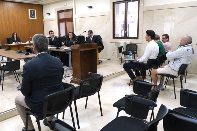 A la izquierda, Carlos García Roldán, principal acusado en la macroestafa inmobiliaria de Lujo Casa.