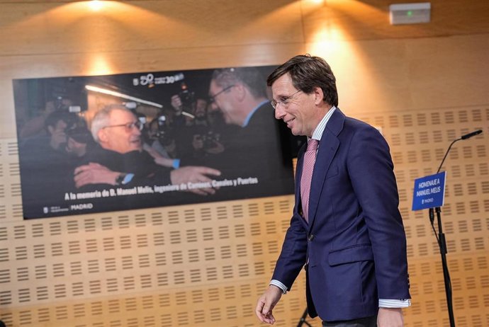 Archivo - El alcalde, José Luis Martínez-Almeida, en el Centro de Control de los Túneles de Calle 30, ahora Centro Manuel Melis