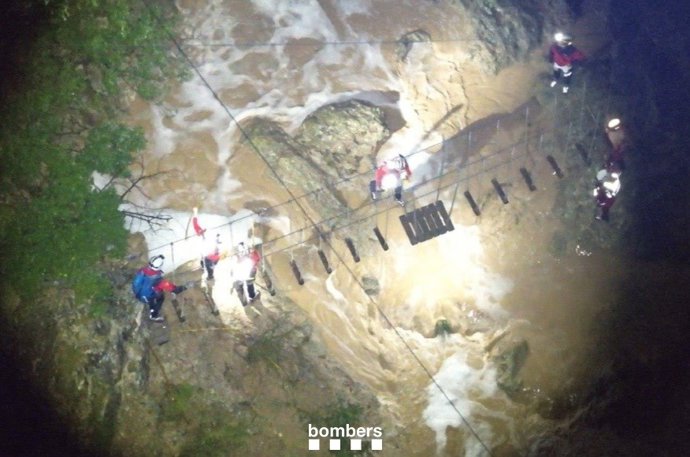 Os bombeiros continuam a busca por uma pessoa em Sant Quintí de Mediona (Barcelona)