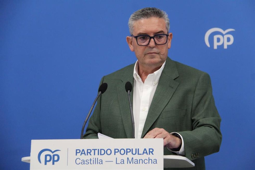Archivo - El vicepresidente segundo de las Cortes de Castilla-La Mancha y diputado regional del PP, Santiago Lucas-Torres.