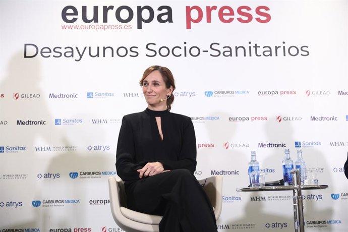 A Ministra da Saúde, Mónica García, durante um Café da Manhã Sócio-Sanitário organizado pela Europa Press, no Hotel Hyatt Regency Hesperia Madrid, em 22 de setembro de 2025, em Madri (Espanha).