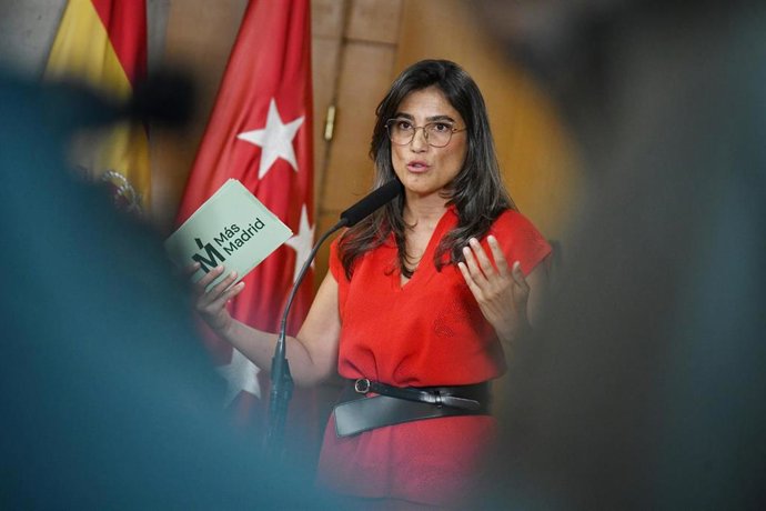 La portavoz de Más Madrid en la Asamblea, Manuela Bergerot, ofrece declaraciones a los medios antes de un pleno en la Asamblea de Madrid, a 18 de septiembre de 2025, en Madrid (España). La situación en la Franja de Gaza y sus ramificaciones en España --co