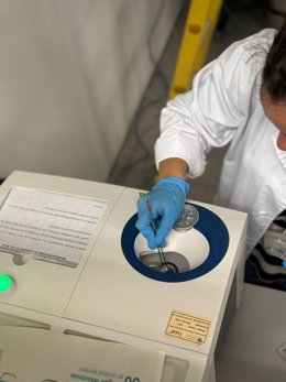 Envases alimentarios a partir de paja de arroz y de restos de uva y chufa