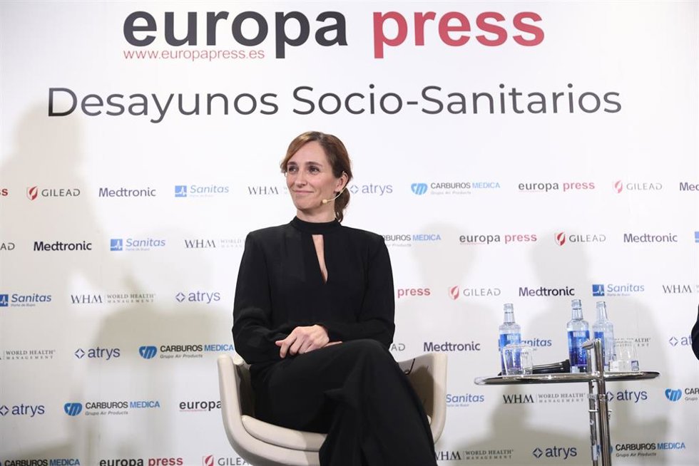 La ministra de Sanidad Mónica García, durante un Desayuno Socio-Sanitario organizado por Europa Press, en el Hotel Hyatt Regency Hesperia Madrid, a 22 de septiembre de 2025, en Madrid (España).