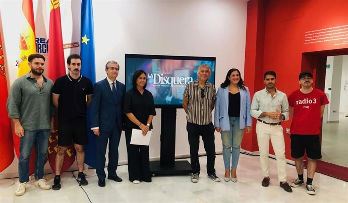 El concejal de Cultura e Identidad, Diego Avilés, el de Turismo, Comercio y Consumo Jesús Pacheco, y la concejal de Talento Joven y Espacios Públicos, Sofia López-Briones, presentan el primer encuentro en Murcia de sellos discográficos independientes