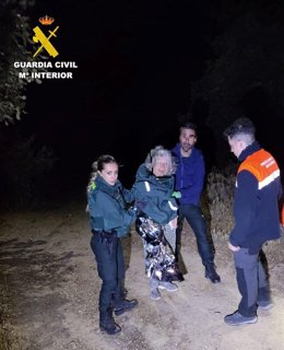 La mujer desaparecida en el momento de ser localizada.