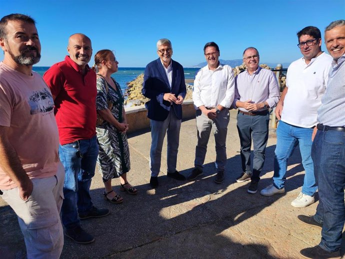 El secretario general del PSOE de Málaga, Josele Aguilar, y el secretario general del PSOE de Rincón de la Victoria, Antonio Sánchez en rueda de prensa.