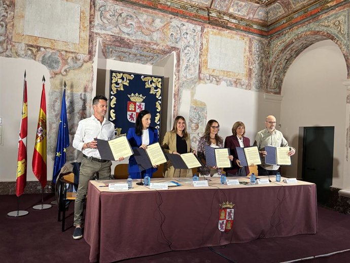 José Antonio Ruiz (i), Pilar Gredilla, Rocío Lucas, Isabel Madruga, Christina Fulconis y José Antonio Sánchez.