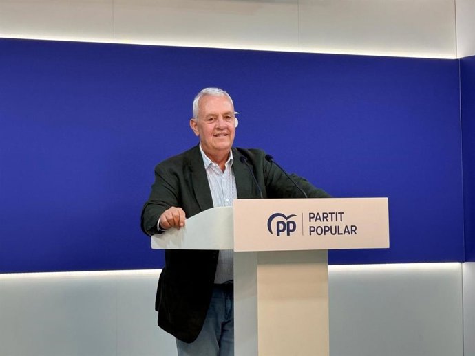 El secretario general del PP de Catalunya, Santi Rodríguez, en rueda de prensa.