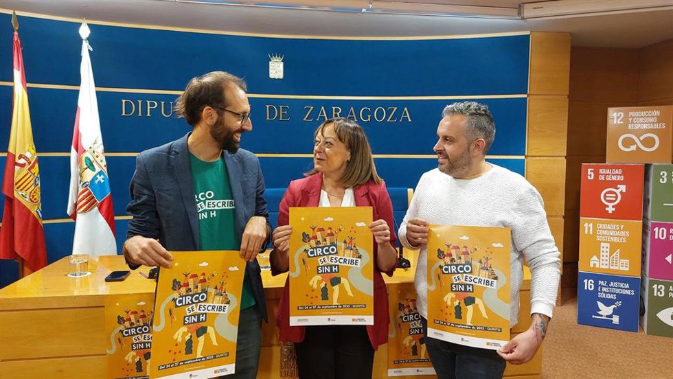 El coordinador del festival, Eduardo Lostal; la diputada delegada de Cultura de la DPZ, Charo Lázaro; y el concejal de Cultura de Quinto, Jesús Porroche.