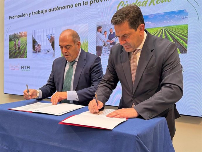La Diputación de Ciudad Real y la Federación Nacional de Asociaciones de Autónomos (ATA) sellan un convenio de colaboración.