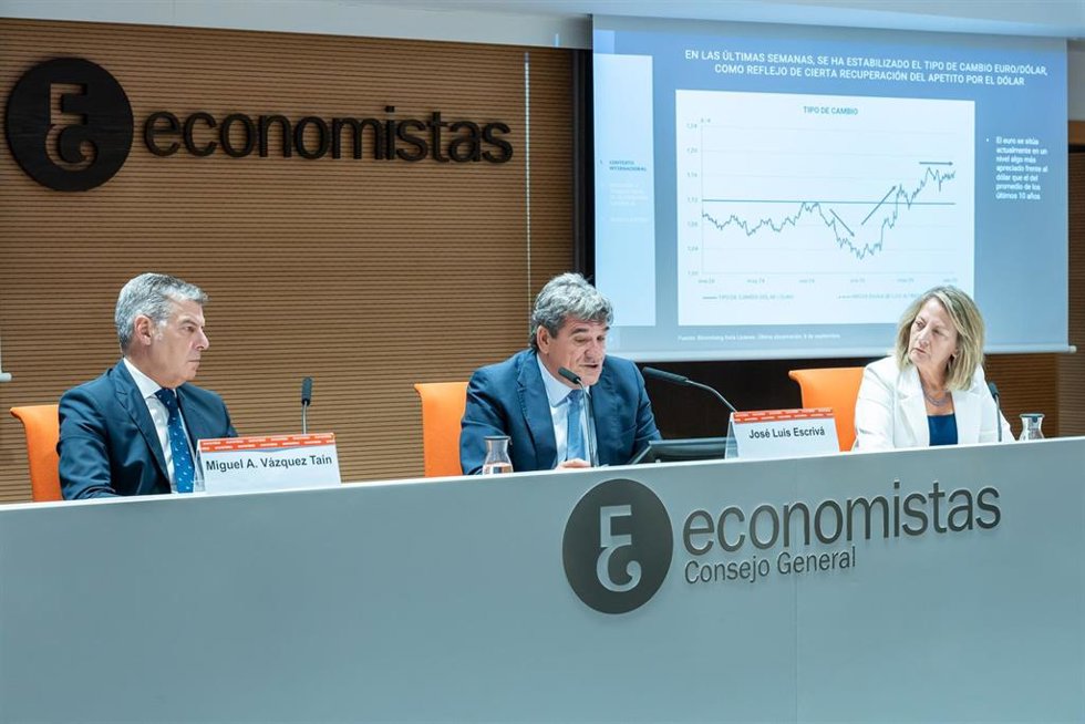 El gobernador del Banco de España, José Luis Escrivá, interviene en la sesión 'Líderes en directo' organizada por el Consejo General de Economistas