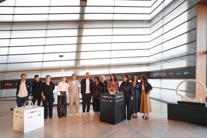 El equipo de la película 'Los Domingos' de Alauda Ruiz de Azúa.