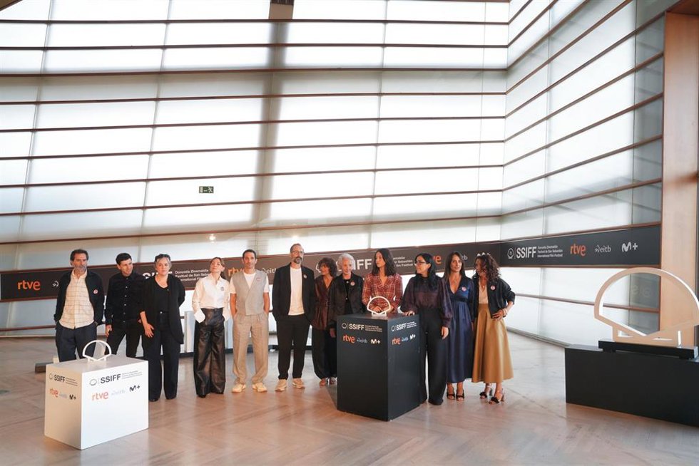 El equipo de la película 'Los Domingos' de Alauda Ruiz de Azúa.