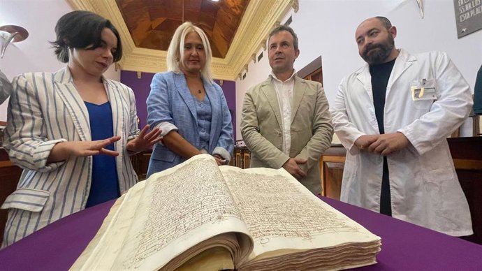 Presentaicón del Libro de Intitulación de la ciudad de Jaén, una vez restaurado