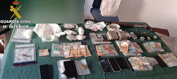 Droga y dinero incautado en un operativo contra el tráfico de droga en Chiclana de la Frontera (Cádiz)