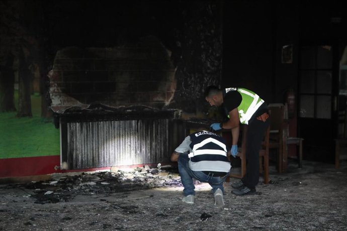 Agentes de la Policía Nacional trabajan en la investigación en el edificio que albergará el centro de la Xunta para menores migrantes, a 20 de septiembre de 2025, en Monforte de Lemos, Lugo