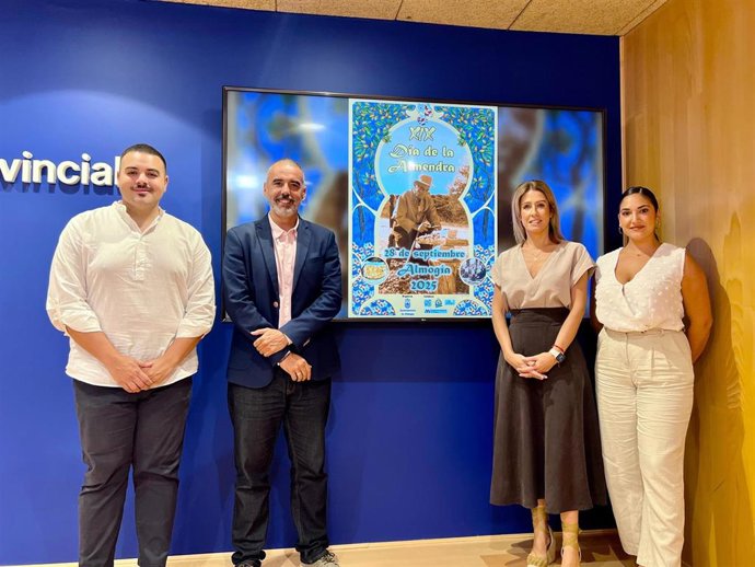 El diputado provincial Luis Rodríguez junto a la alcaldesa de Almogía y también diputada Antonia García, entre otros, durante la presentación de este evento que se celebra el próximo domingo, 28 de septiembre