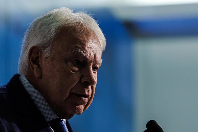 Archivo - El expresidente del Gobierno Felipe González durante una entrega de premios.