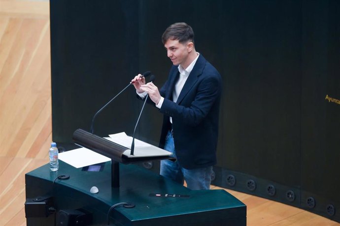 El portavoz del grupo Más Madrid en el Ayuntamiento de Madrid, Eduardo Rubiño.